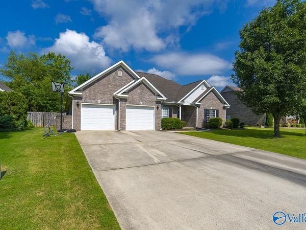 2305 Rockingham Lane SW, Decatur, AL 35603