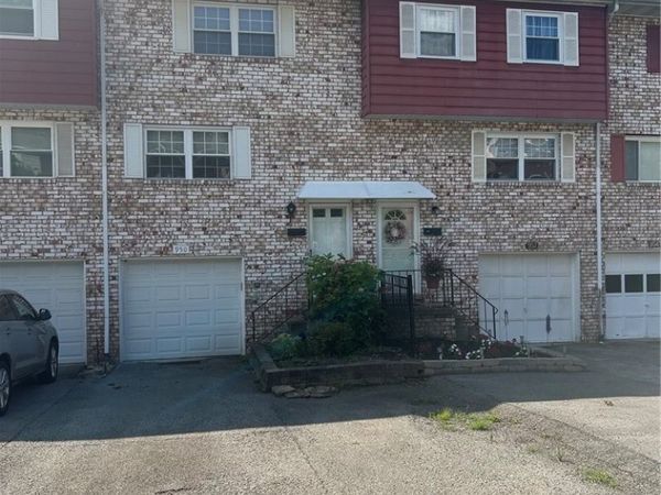 950 ACADEMY, Greensburg, PA 15601