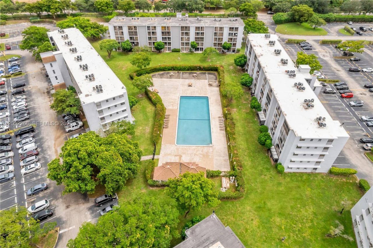8720 N Sherman Cir, Unit 101, Miramar, FL 33025 Photo
