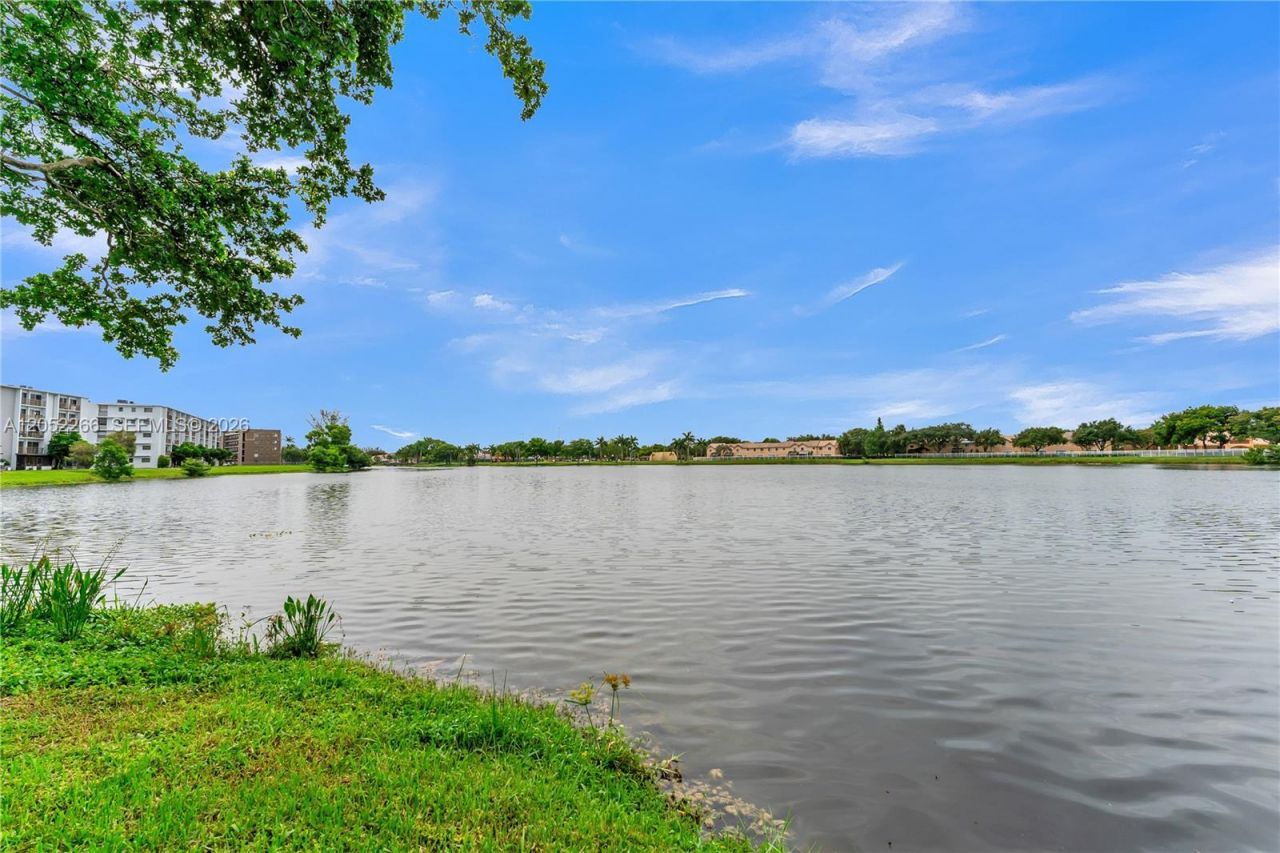 8720 N Sherman Cir, Unit 101, Miramar, FL 33025 Photo