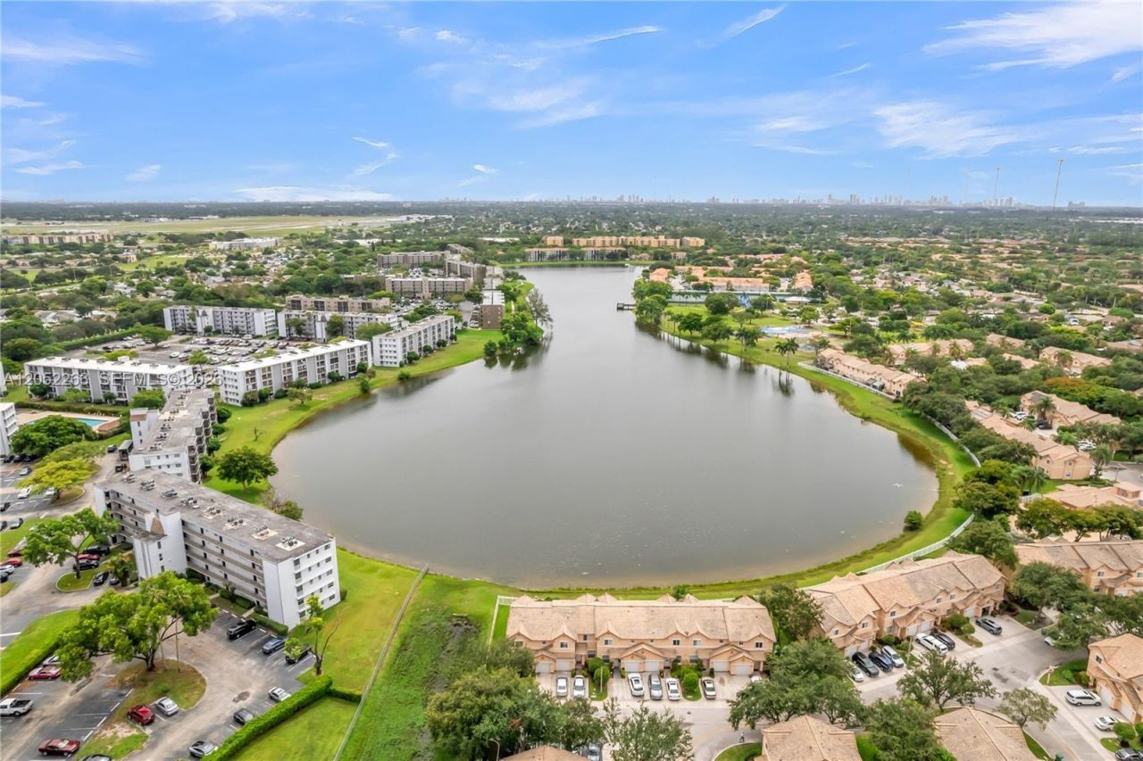8720 N Sherman Cir, Unit 101, Miramar, FL 33025 Photo