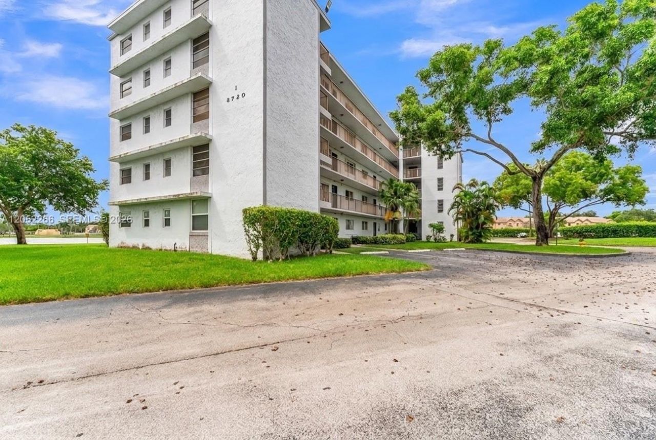 8720 N Sherman Cir, Unit 101, Miramar, FL 33025 Photo