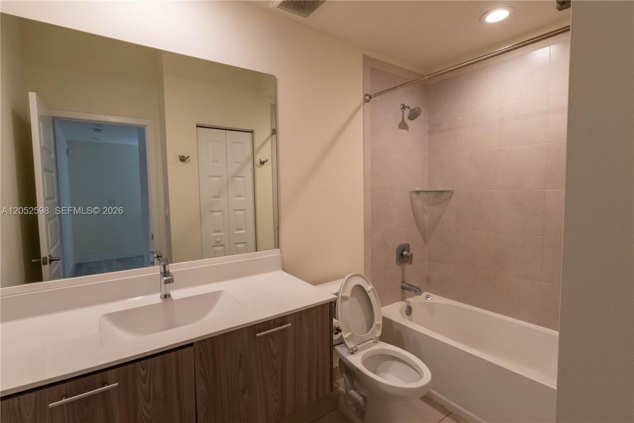 10407 NW 82nd St, Unit 12, Doral, FL 33178 Photo