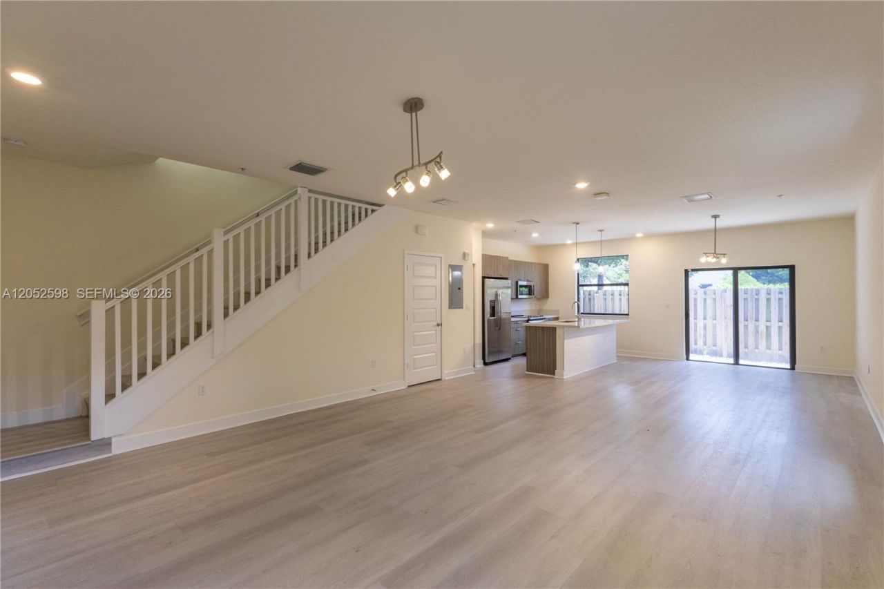 10407 NW 82nd St , Unit 12, Doral, FL 33178 Photo