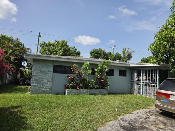 660 NE 181ST Street, Miami, FL 33162