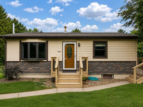 642 8th Street , Silvis, IL 61282
