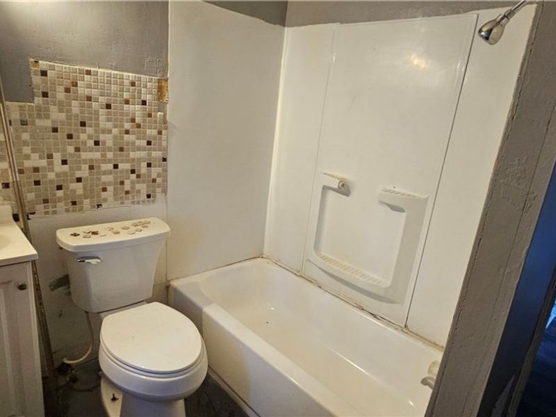 8823 Yale Avenue, Cleveland, OH 44108 Photo 21
