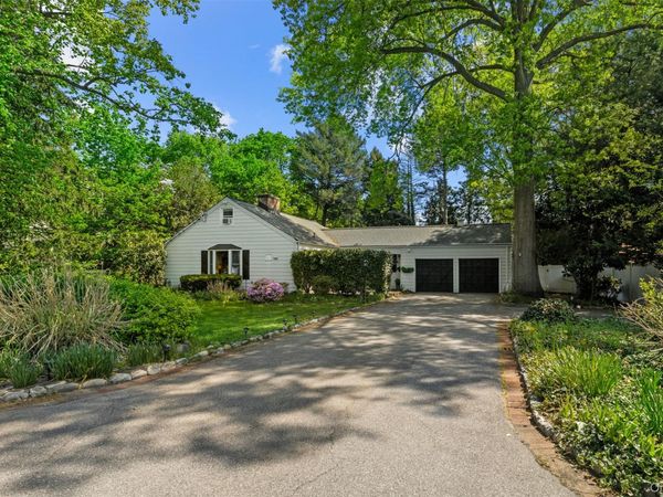 194 W Neck Road , Huntington, NY 11743