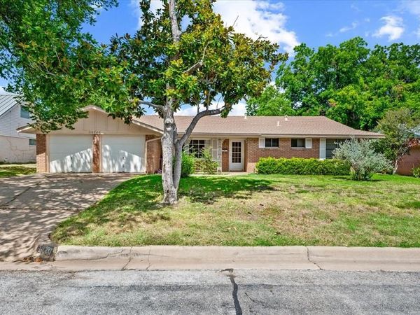6920 Valhalla Road, Fort Worth, TX 76116