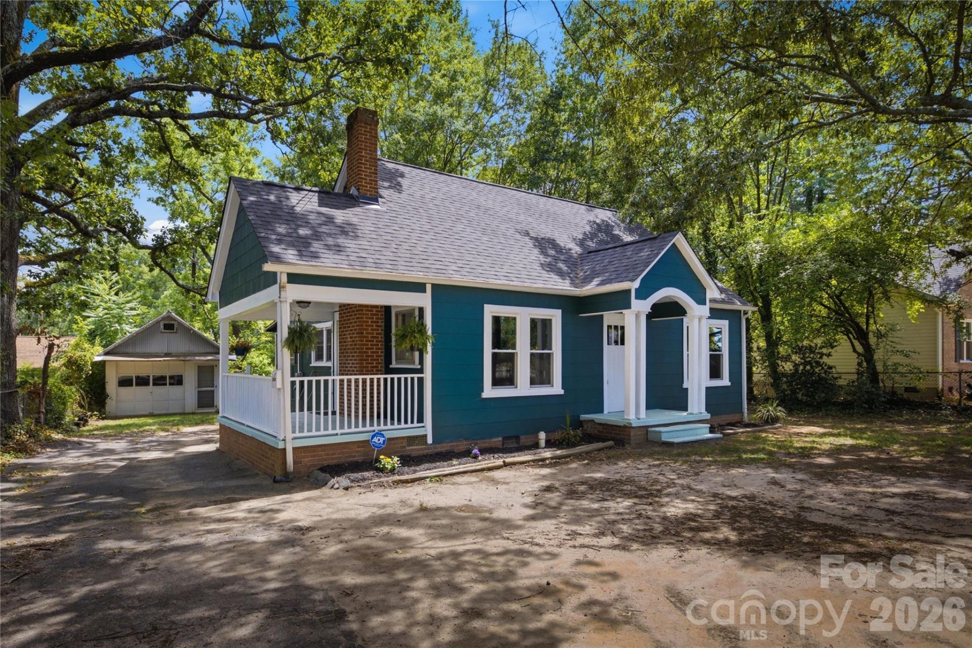 1909 2nd Avenue Sw, Hickory, NC 28602 Main Photo