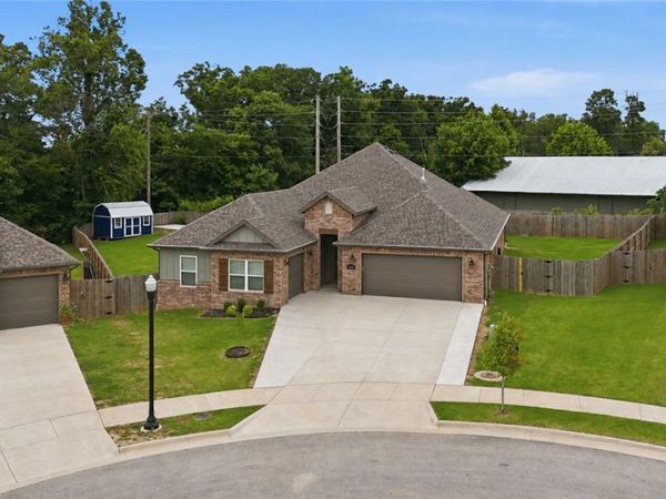 3800 SW Pinecrest Drive , Bentonville, AR 72713