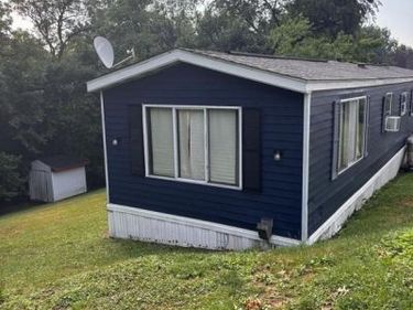 8 E PEARL DRIVE, LITITZ, PA 17543