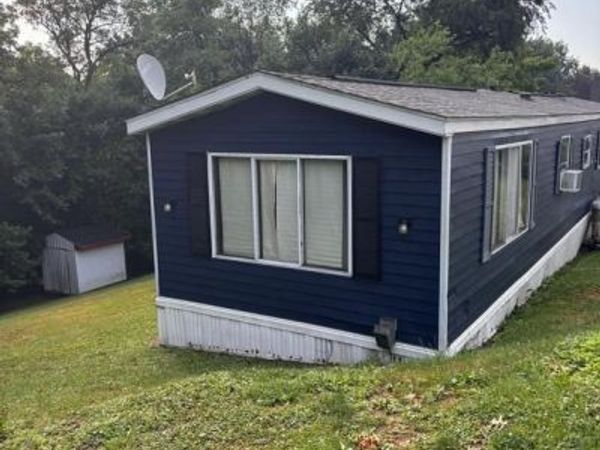 8 E PEARL DRIVE , LITITZ, PA 17543