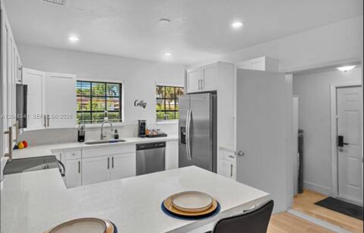 860 NW 17th Ct , Miami, FL 33125 Photo