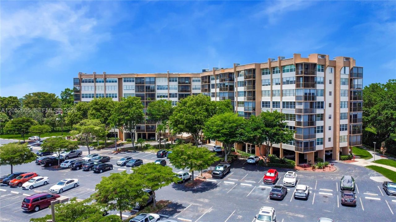 1400 Saint Charles Pl , Unit 317, Pembroke Pines, FL 33026 Photo