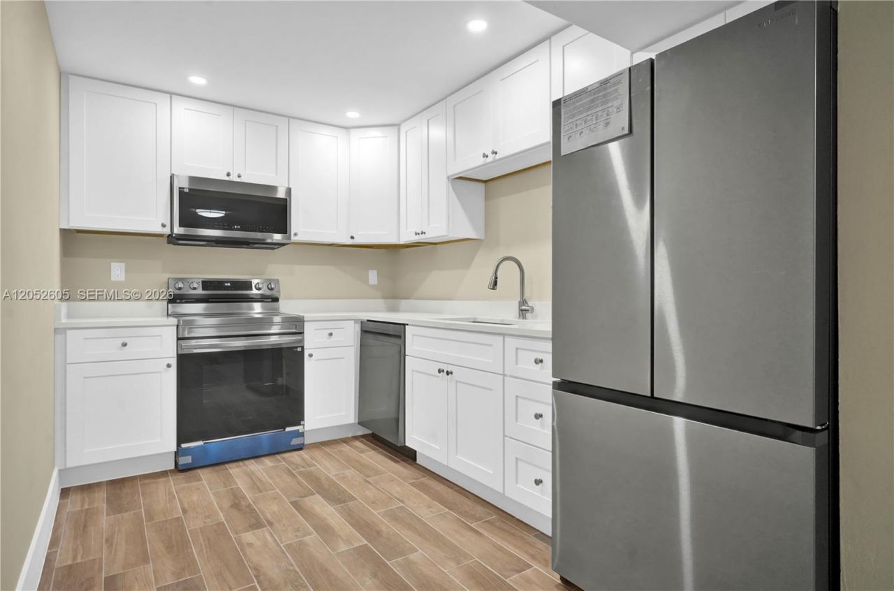 1400 Saint Charles Pl , Unit 317, Pembroke Pines, FL 33026 Photo