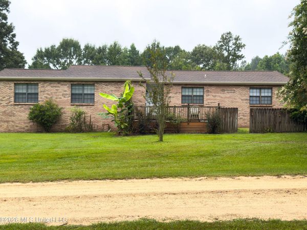 30 Lakeshore Drive, Lumberton, MS 39455