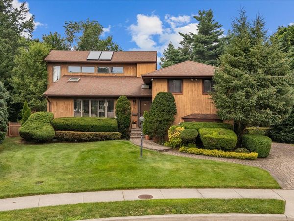 65 Elmtree Lane, Jericho, NY 11753