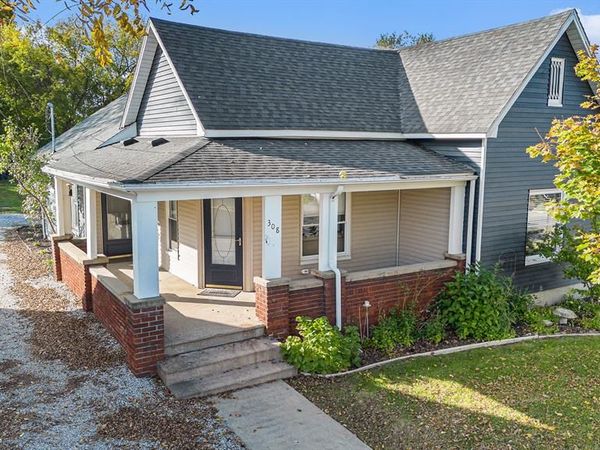 308 S Adelaide Street, Fenton, MI 48430