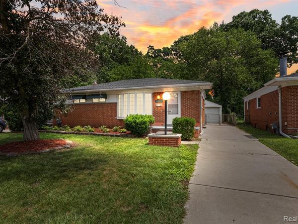 140 Hubbard Street, Garden City, MI 48135