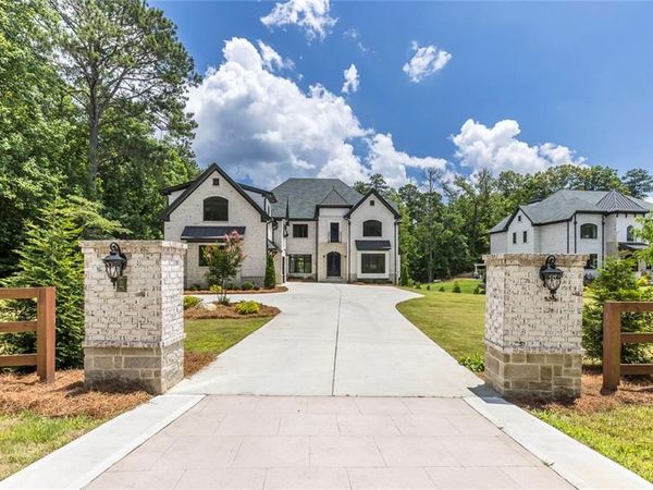 10765 Shallowford Road , Roswell, GA 30075