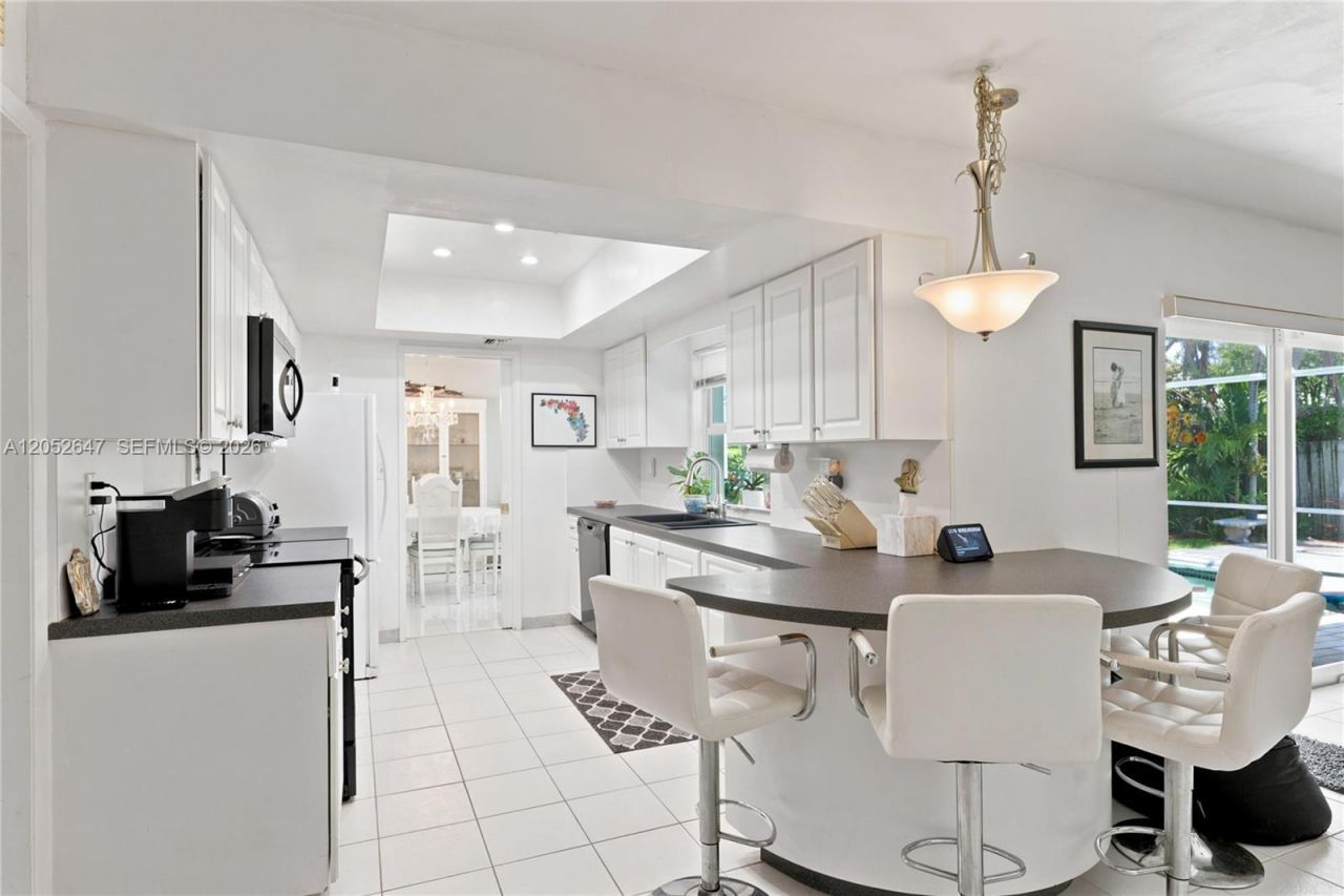 8 Castle Harbor Is, Fort Lauderdale, FL 33308 Photo