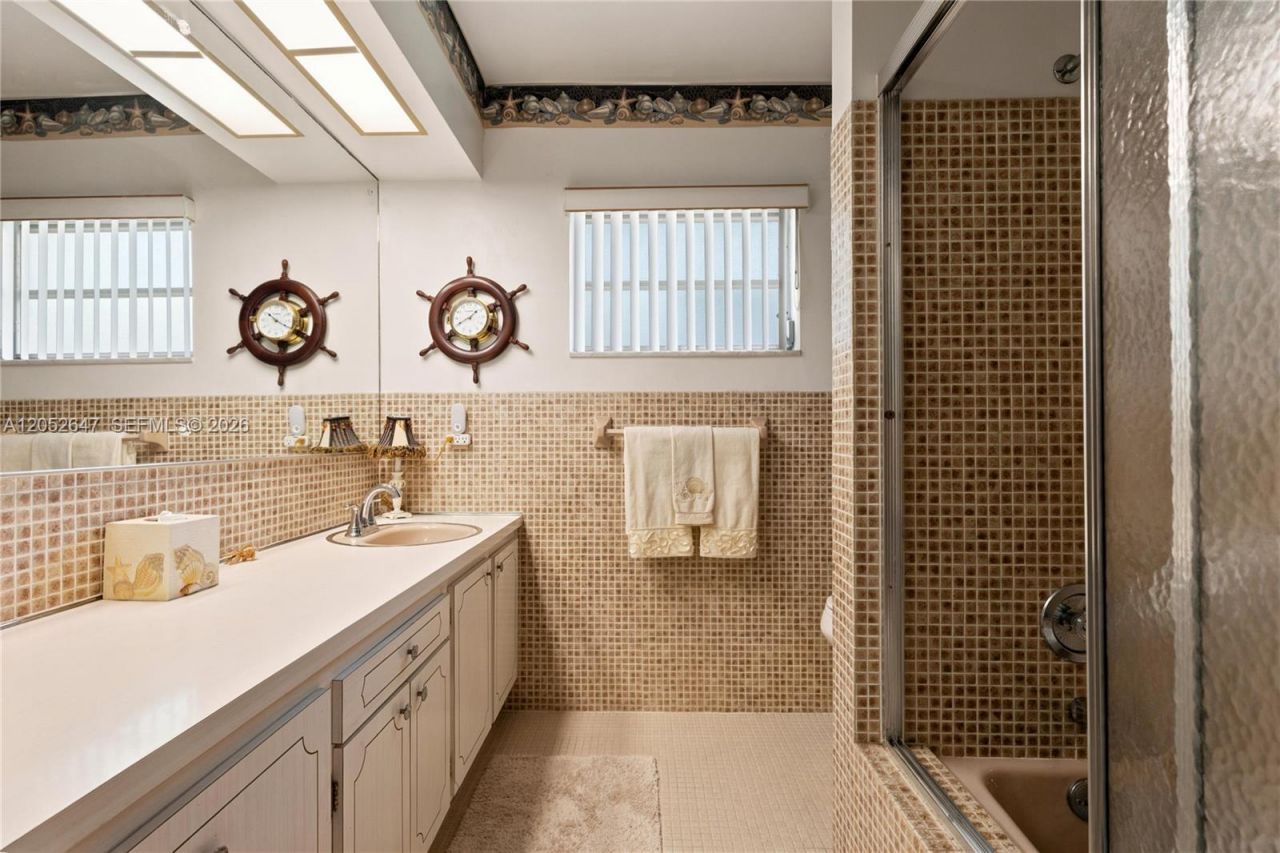 8 Castle Harbor Is, Fort Lauderdale, FL 33308 Photo