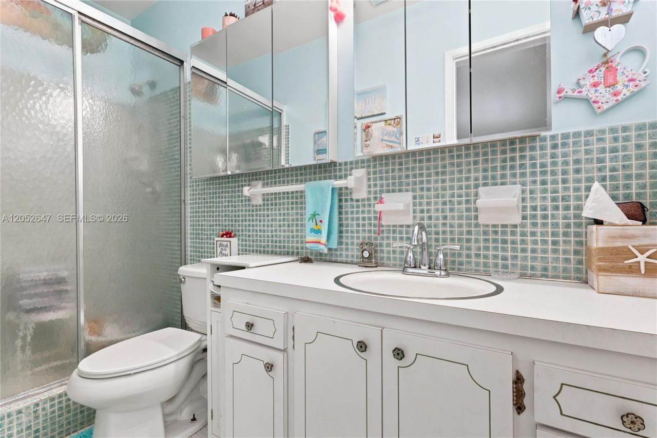 8 Castle Harbor Is, Fort Lauderdale, FL 33308 Photo