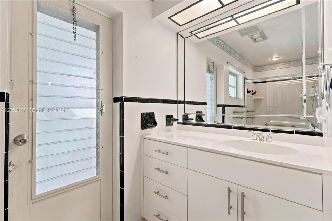 8 Castle Harbor Is, Fort Lauderdale, FL 33308 Photo