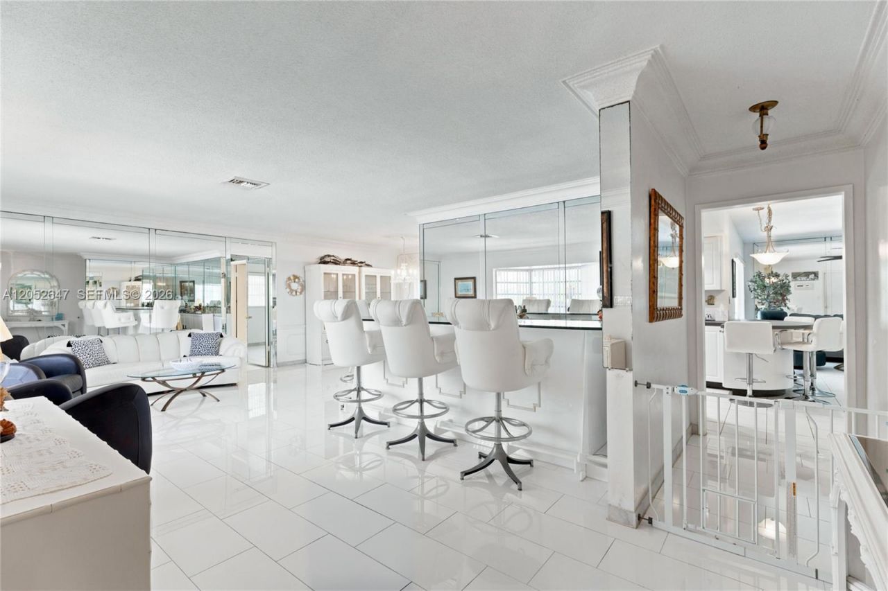 8 Castle Harbor Is, Fort Lauderdale, FL 33308 Photo