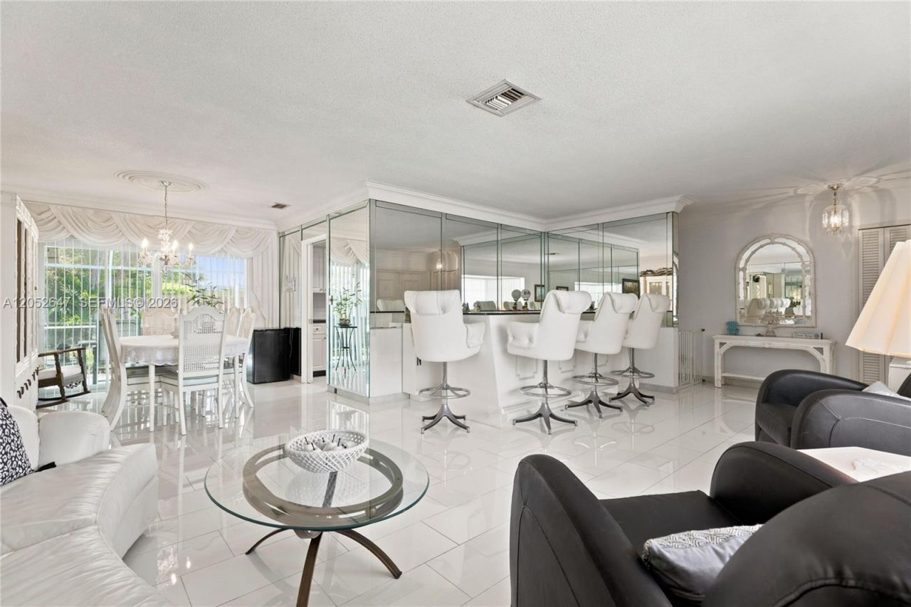8 Castle Harbor Is, Fort Lauderdale, FL 33308 Photo