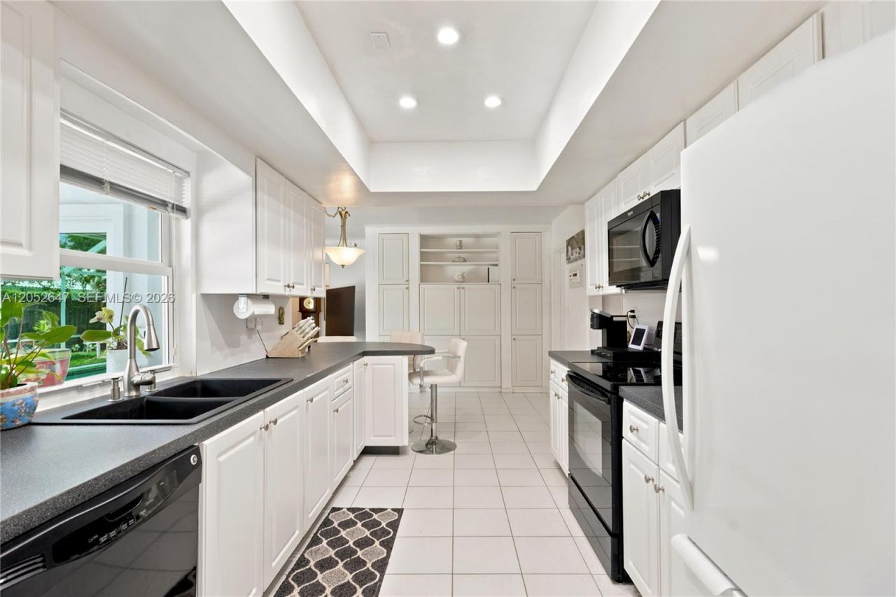 8 Castle Harbor Is, Fort Lauderdale, FL 33308 Photo