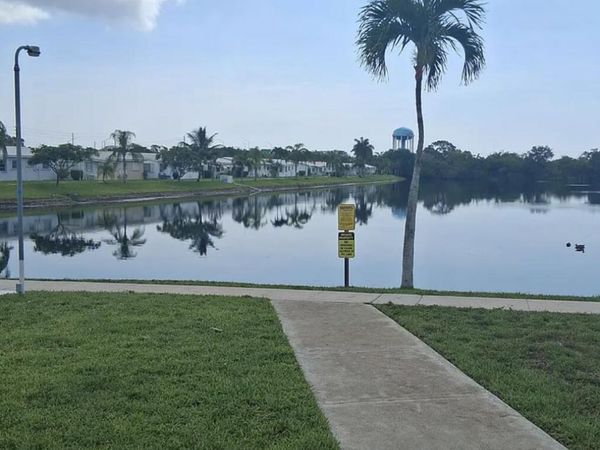 2200 PARK Lane, Unit 208, Hollywood, FL 33021