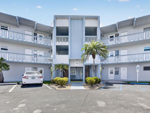 2200 PARK Lane, Unit 208, Hollywood, FL 33021