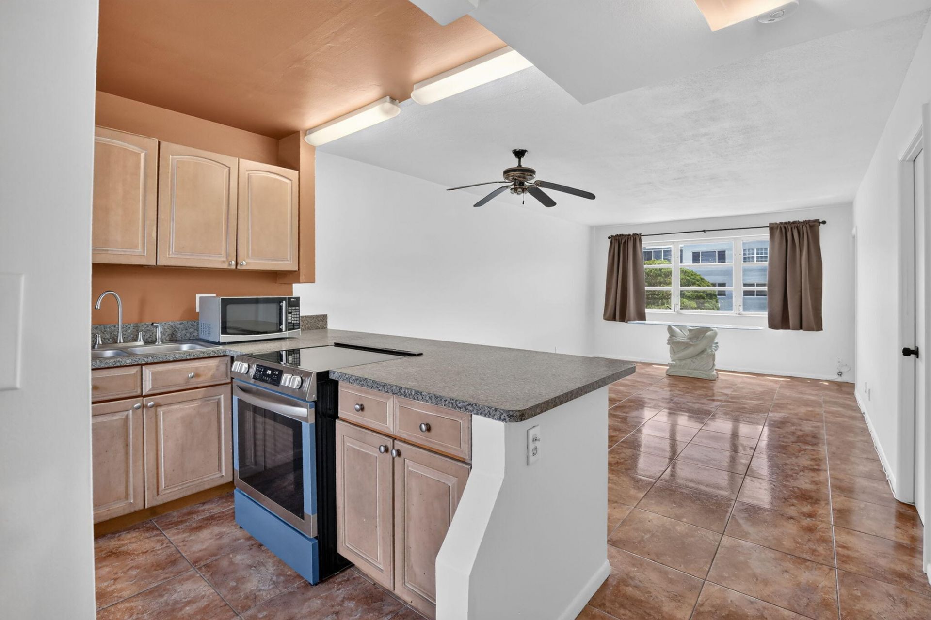 2200 Park Lane, Unit 208, Hollywood, FL 33021 Photo