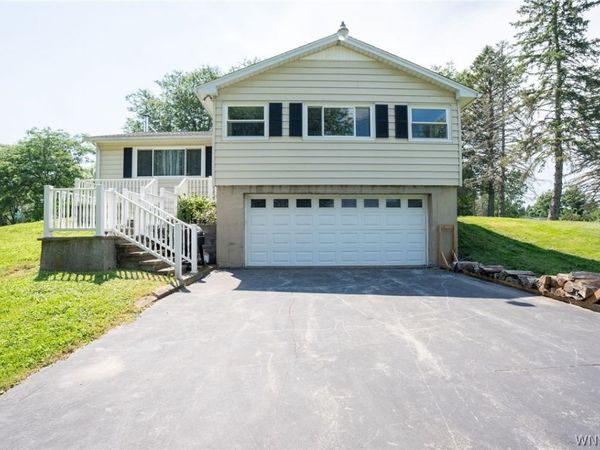 1359 Roberts Road, Basom, NY 14013