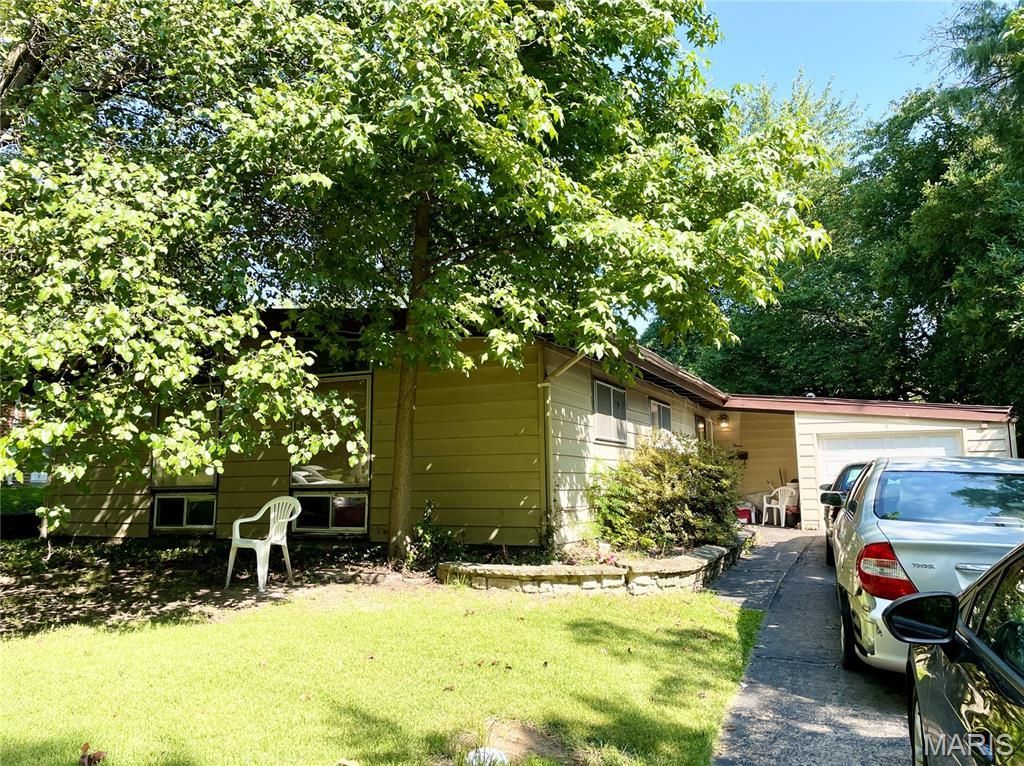 3 Holly Lane , Florissant, MO 63033 Main Photo