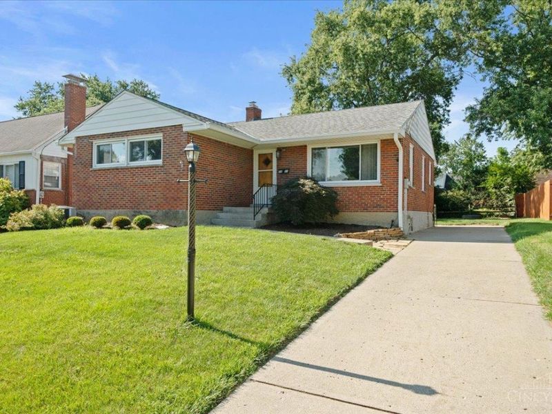 7823 Greenbriar Lane, Madeira, OH 45243 Photo 1