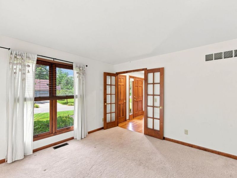 6980 Dovehill Lane, Green Township, OH 45248 Photo 10