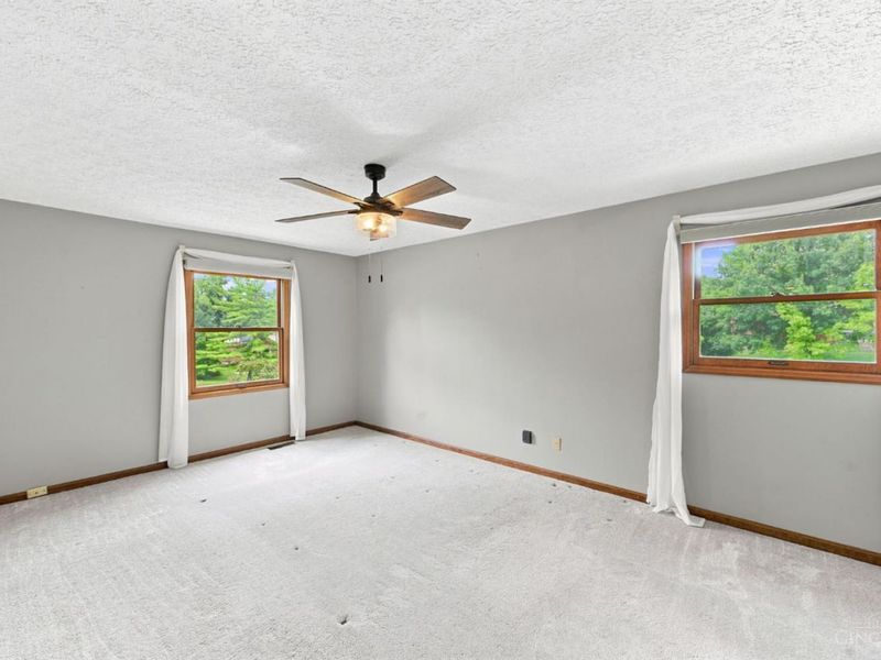 6980 Dovehill Lane, Green Township, OH 45248 Photo 16