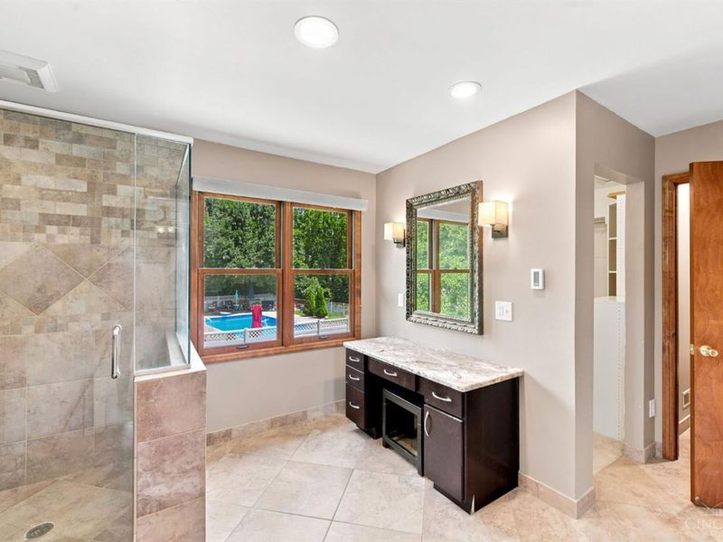 6980 Dovehill Lane, Green Township, OH 45248 Photo 18
