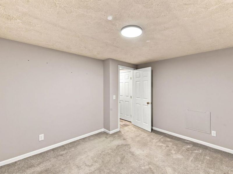 6980 Dovehill Lane, Green Township, OH 45248 Photo 20