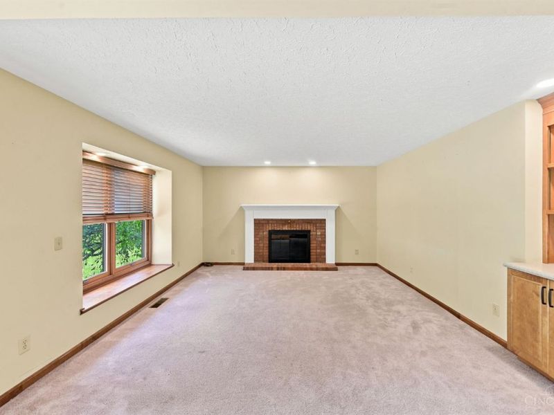 6980 Dovehill Lane, Green Township, OH 45248 Photo 8