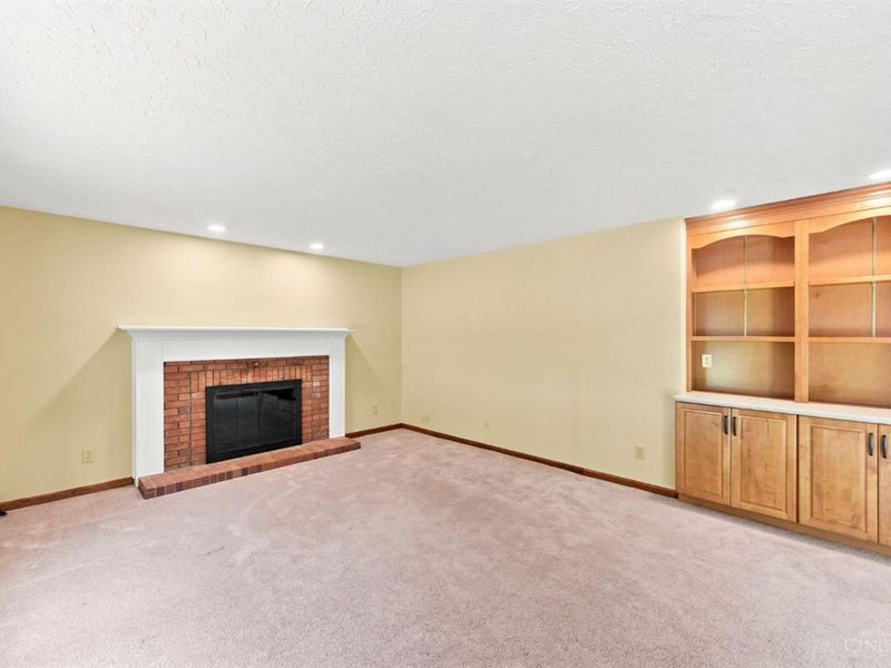 6980 Dovehill Lane, Green Township, OH 45248 Photo 9