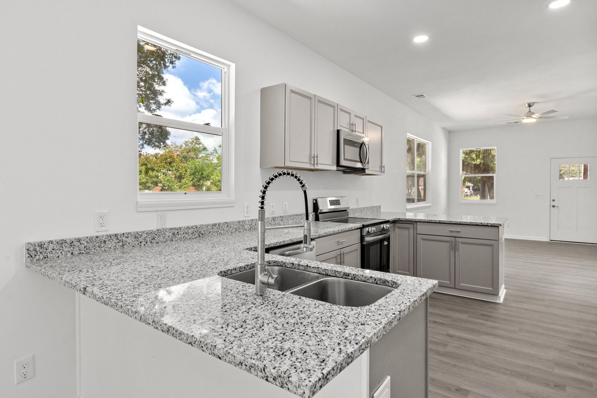 2013 Robertson Boulevard Photo 12