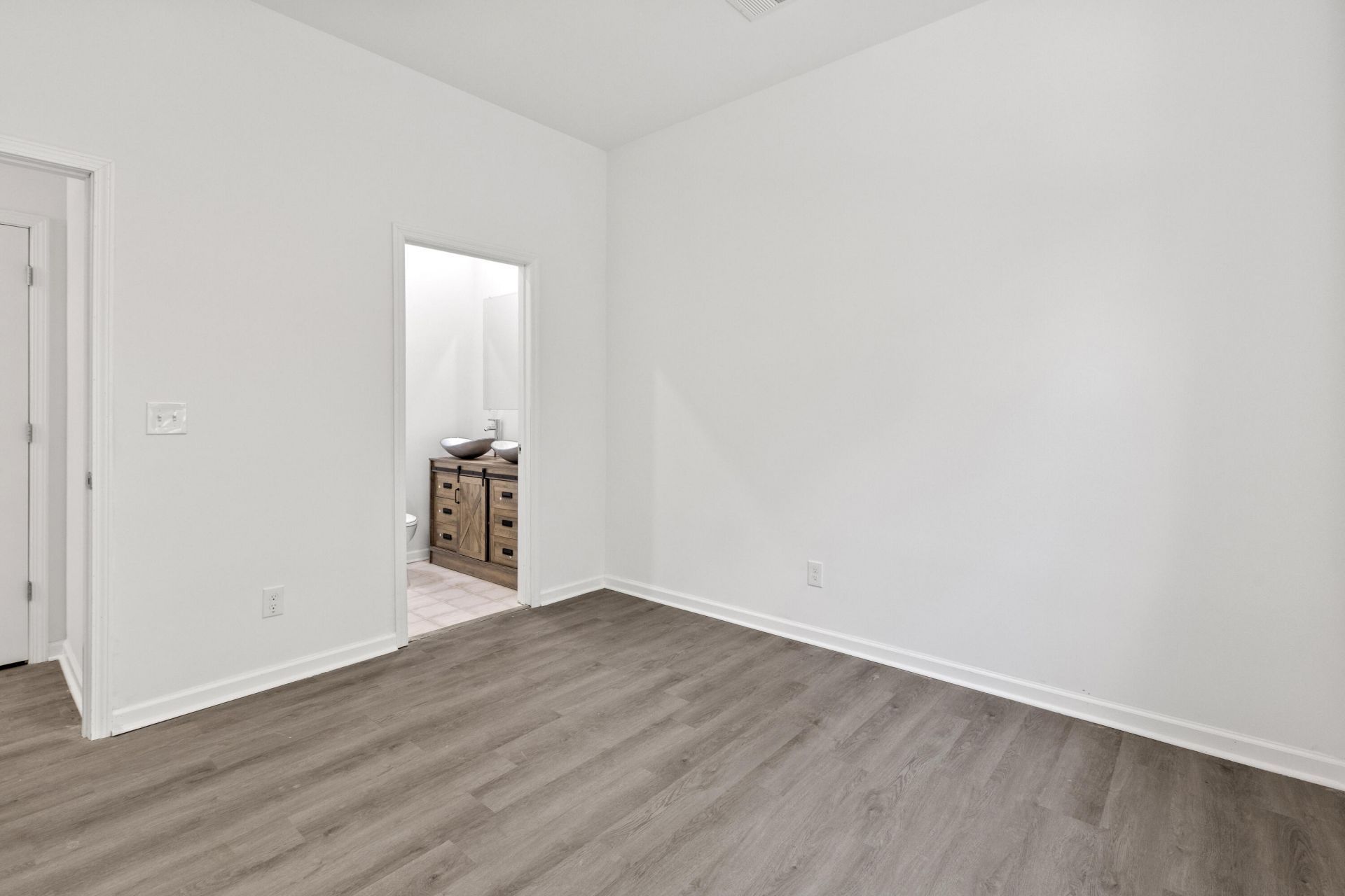 2013 Robertson Boulevard Photo 22