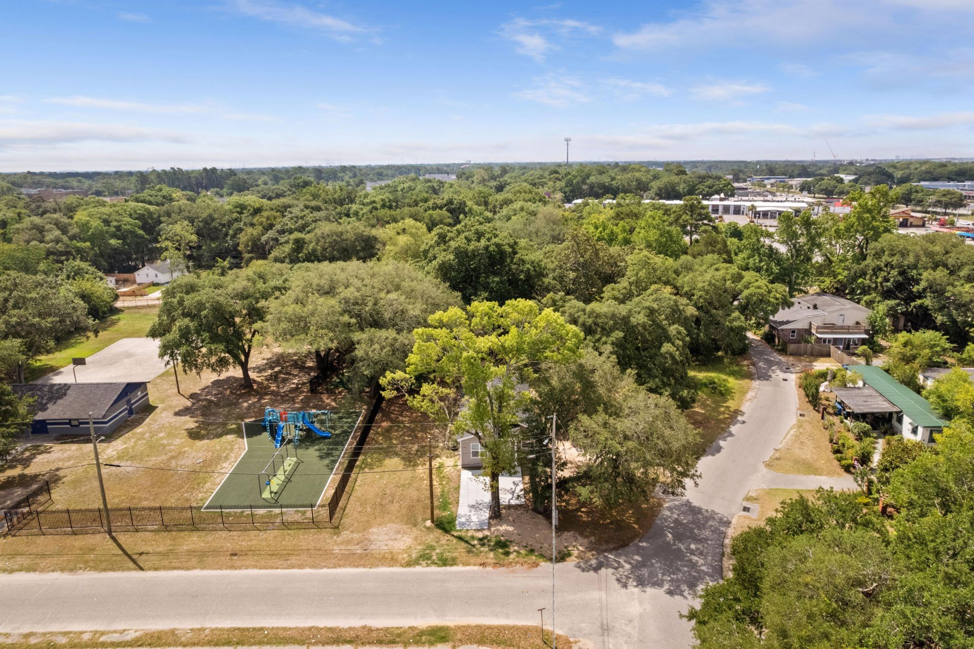 2013 Robertson Boulevard Photo 30