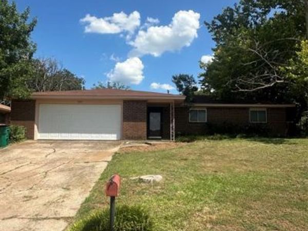 1507 N Matthews Street, Bowie, TX 76230