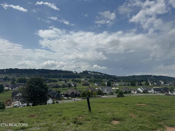325 Eagle Point Drive, Loudon, TN 37774