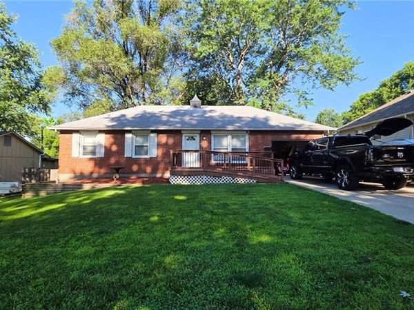 4216 S Cottage Avenue, Independence, MO 64055